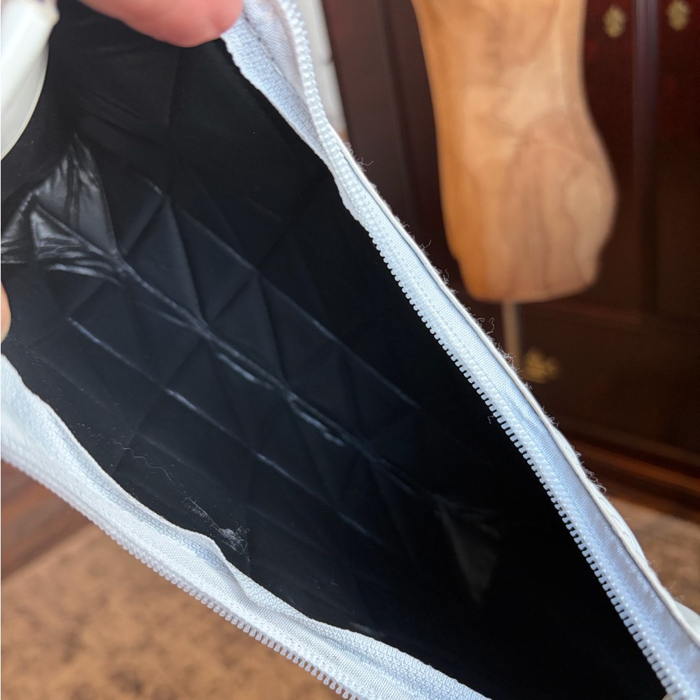 -SOLD- Unk Glossy White Quilted Shoulder Bag - Picture 3 of 5